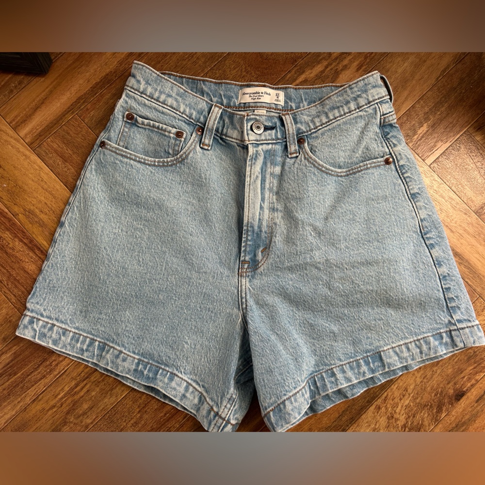 Abercrombie and Fitch dad short high rise curve love